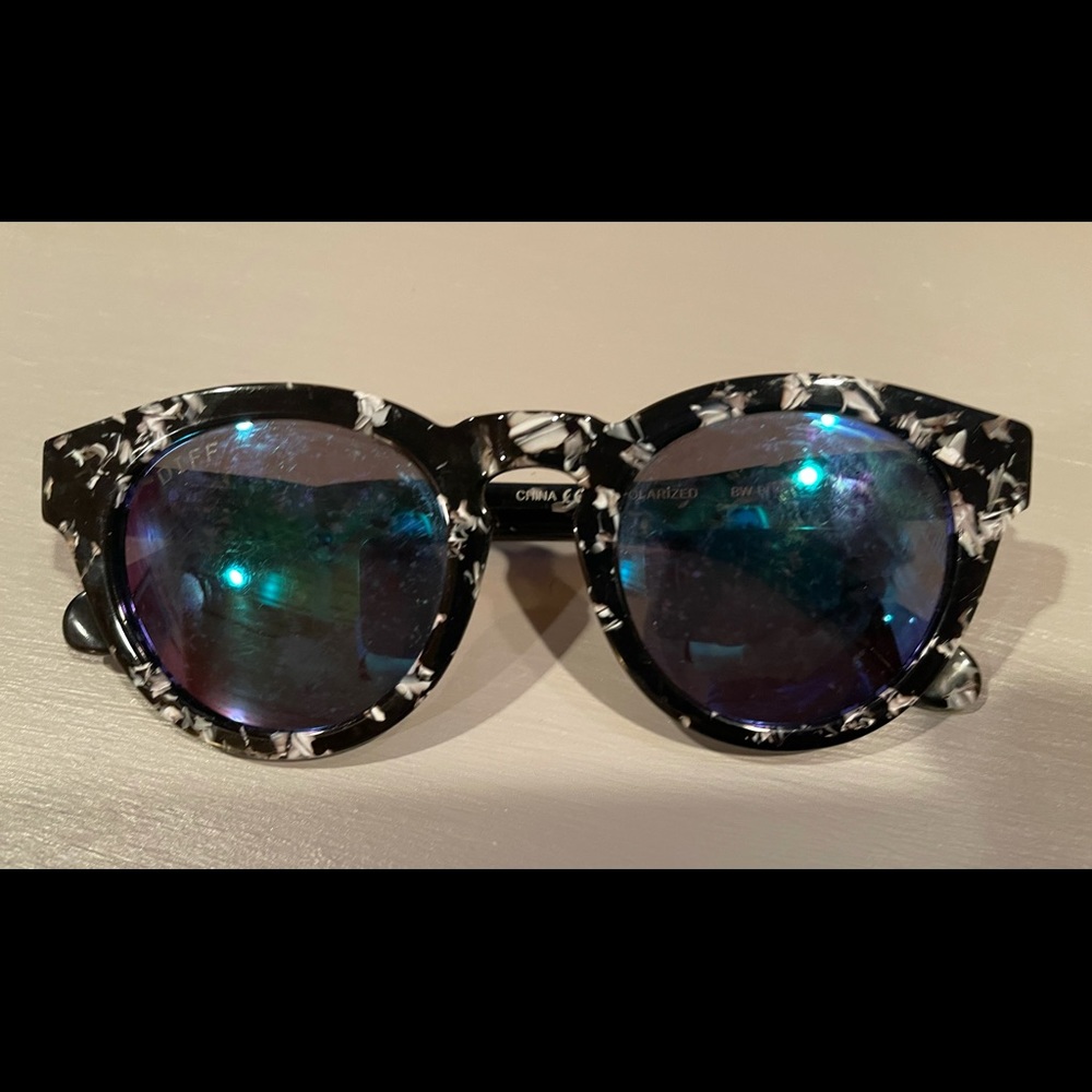 DIFF Dime Sunglasses